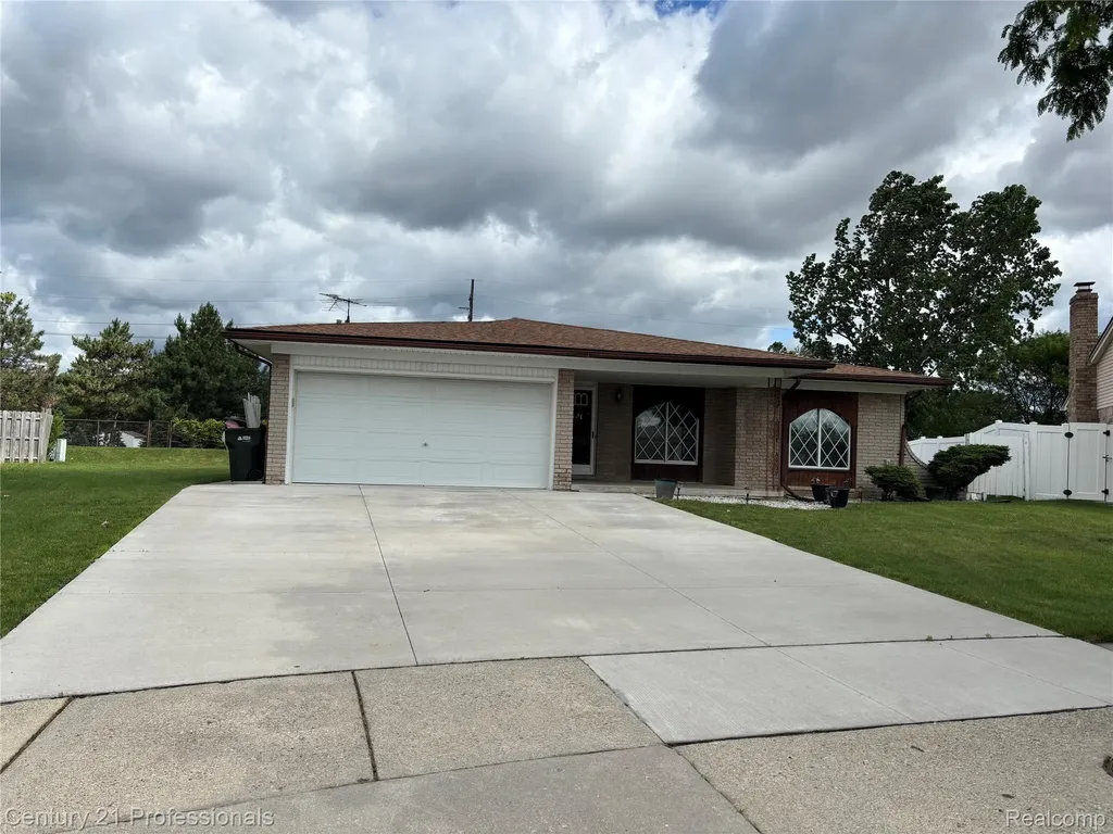 38986 Cottonwood Court Sterling Heights City MI 48310