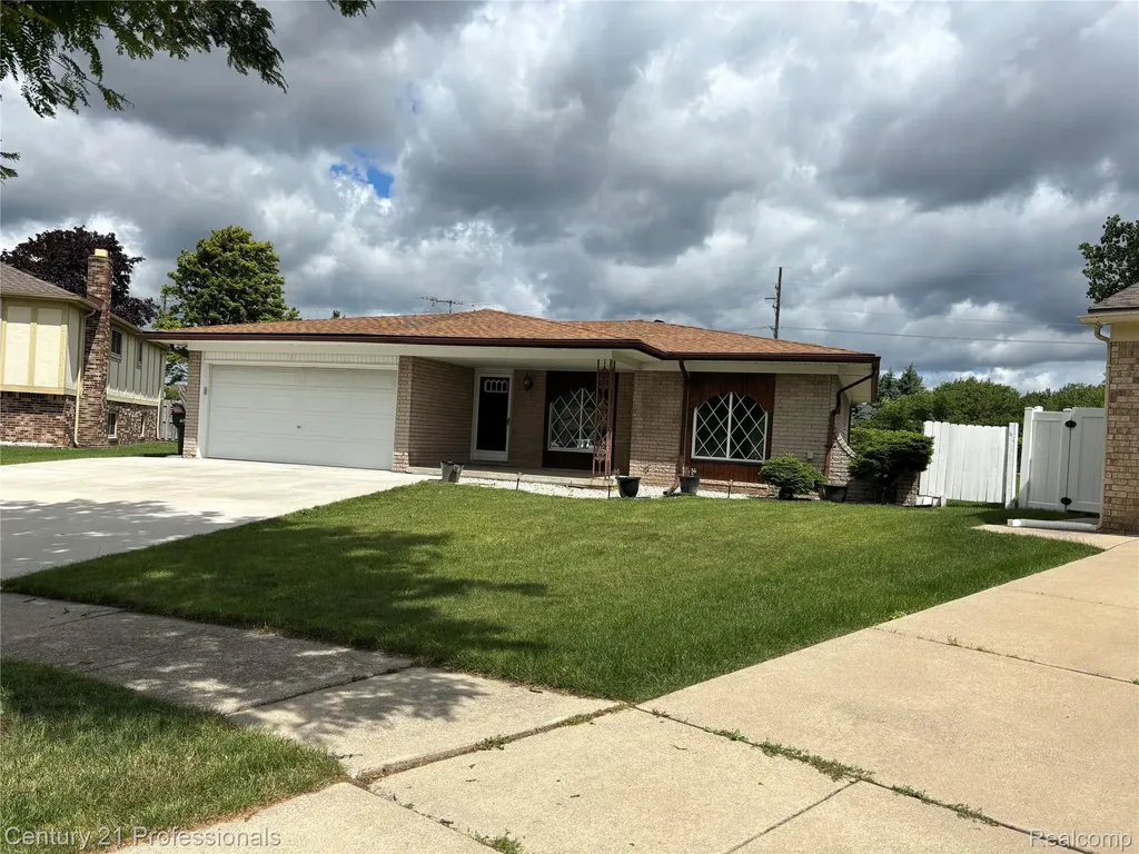 38986 Cottonwood Court Sterling Heights City MI 48310