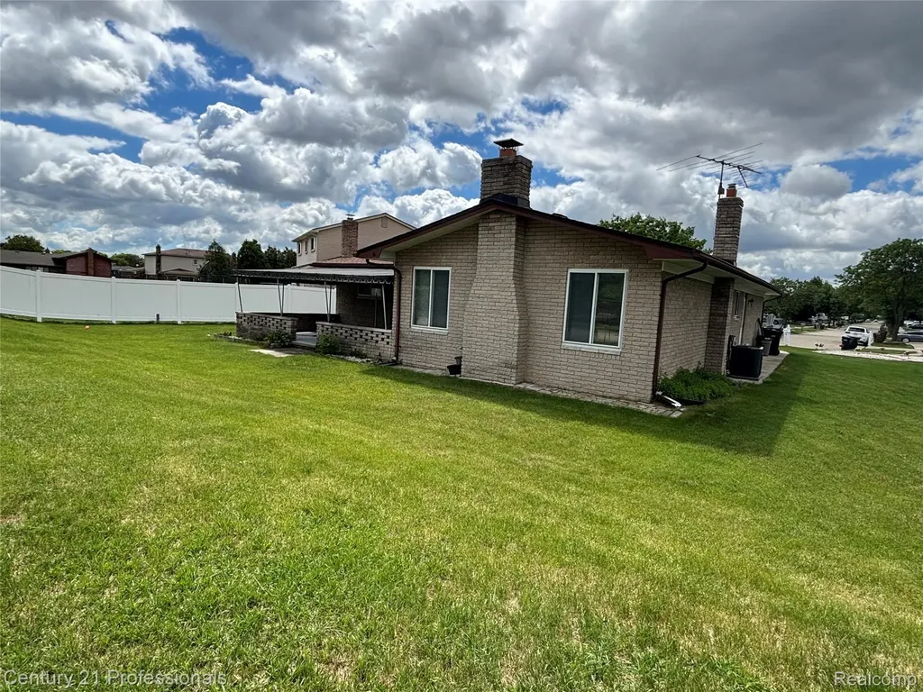 38986 Cottonwood Court Sterling Heights City MI 48310
