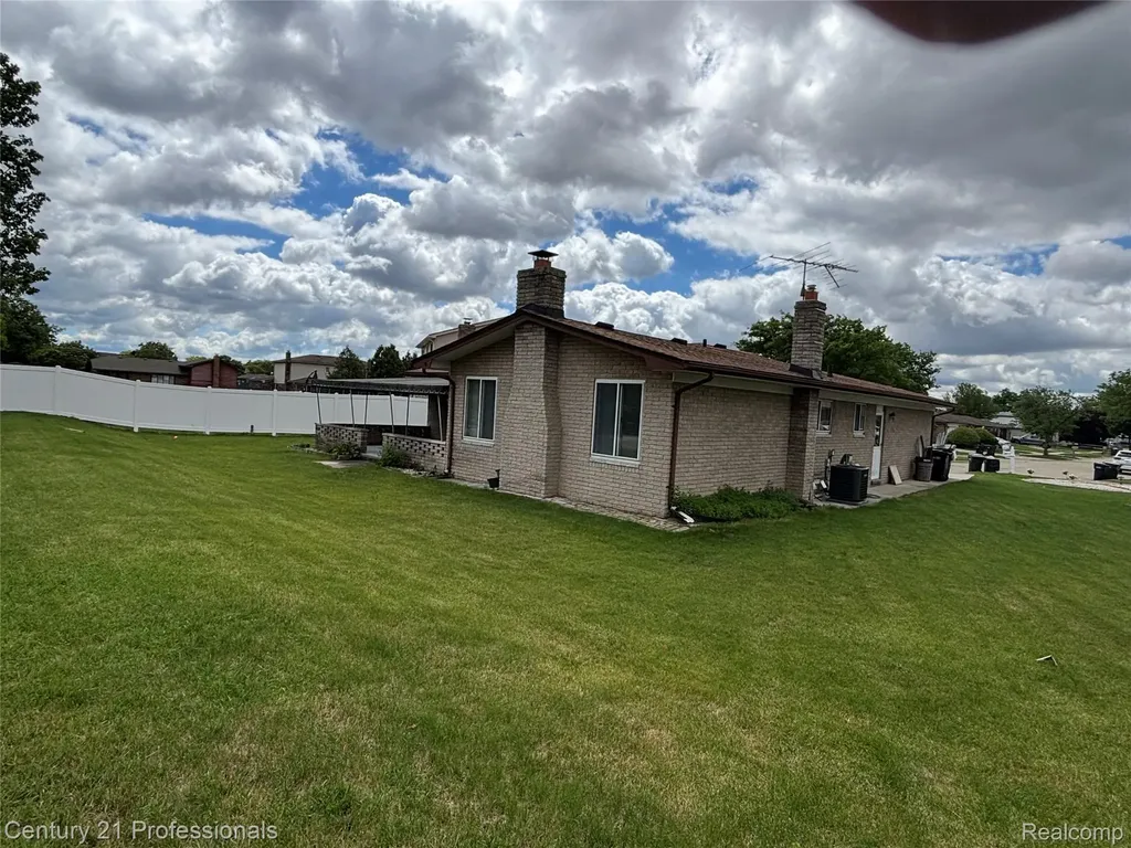38986 Cottonwood Court Sterling Heights City MI 48310