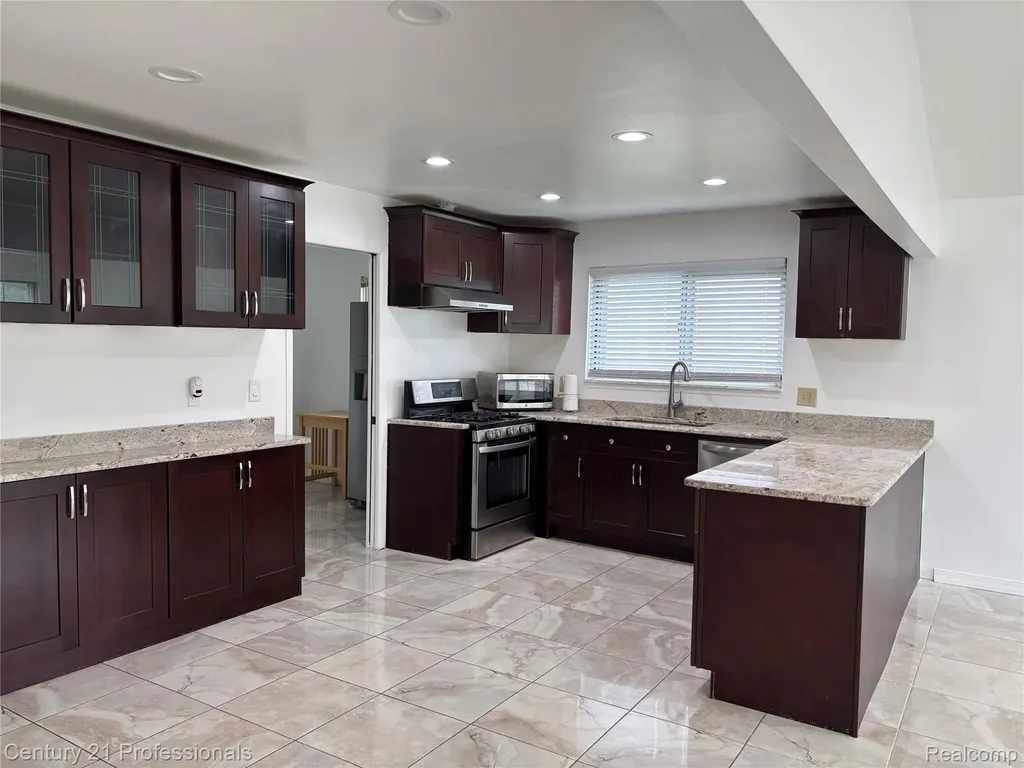 38986 Cottonwood Court Sterling Heights City MI 48310