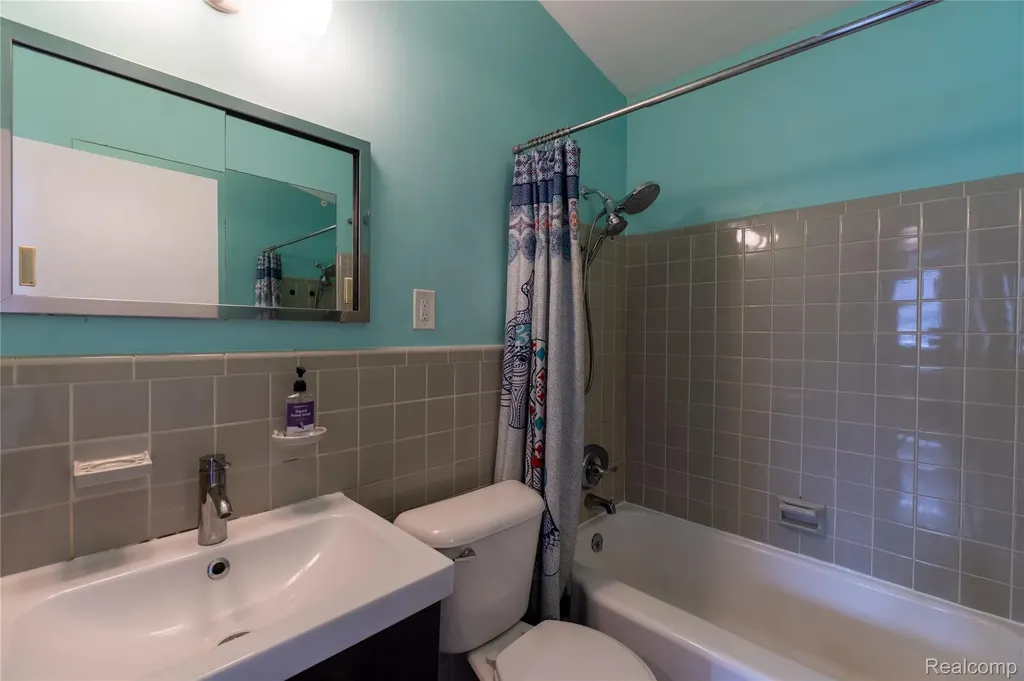 21512 Briarcliff Street St. Clair Shores City MI 48082