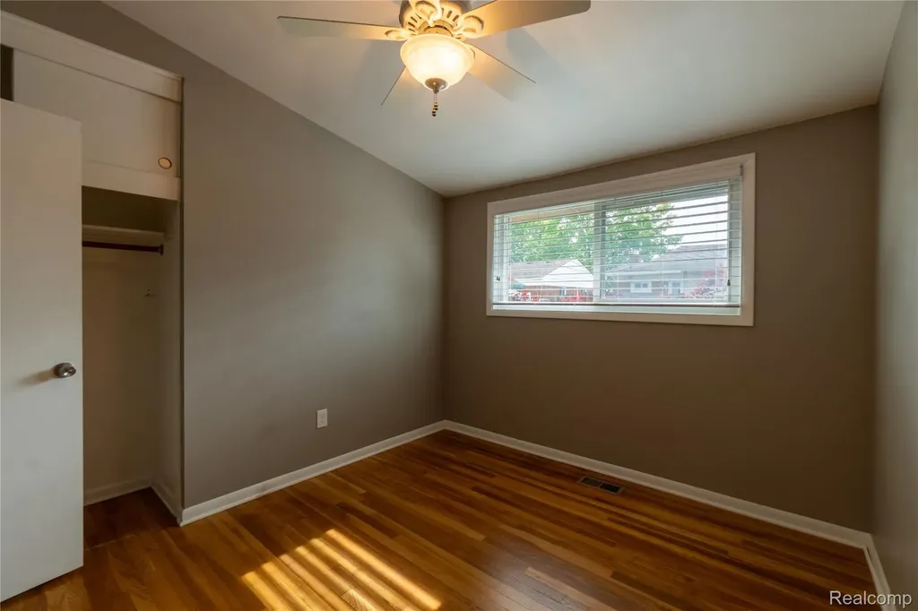 21512 Briarcliff Street St. Clair Shores City MI 48082