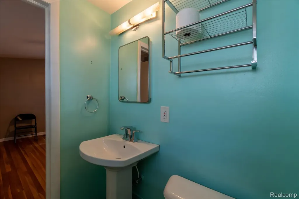 21512 Briarcliff Street St. Clair Shores City MI 48082