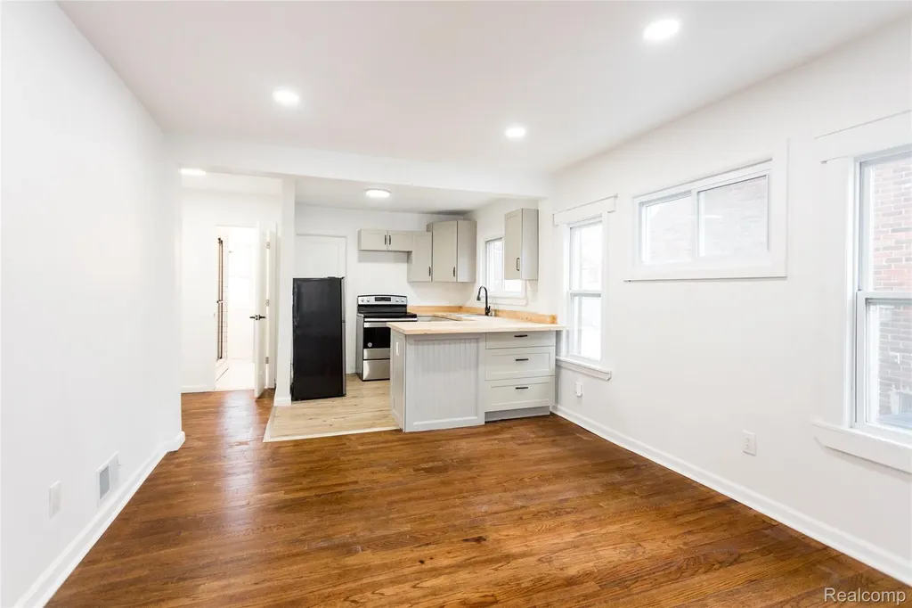 18306 Stoepel Street Detroit City MI 48221