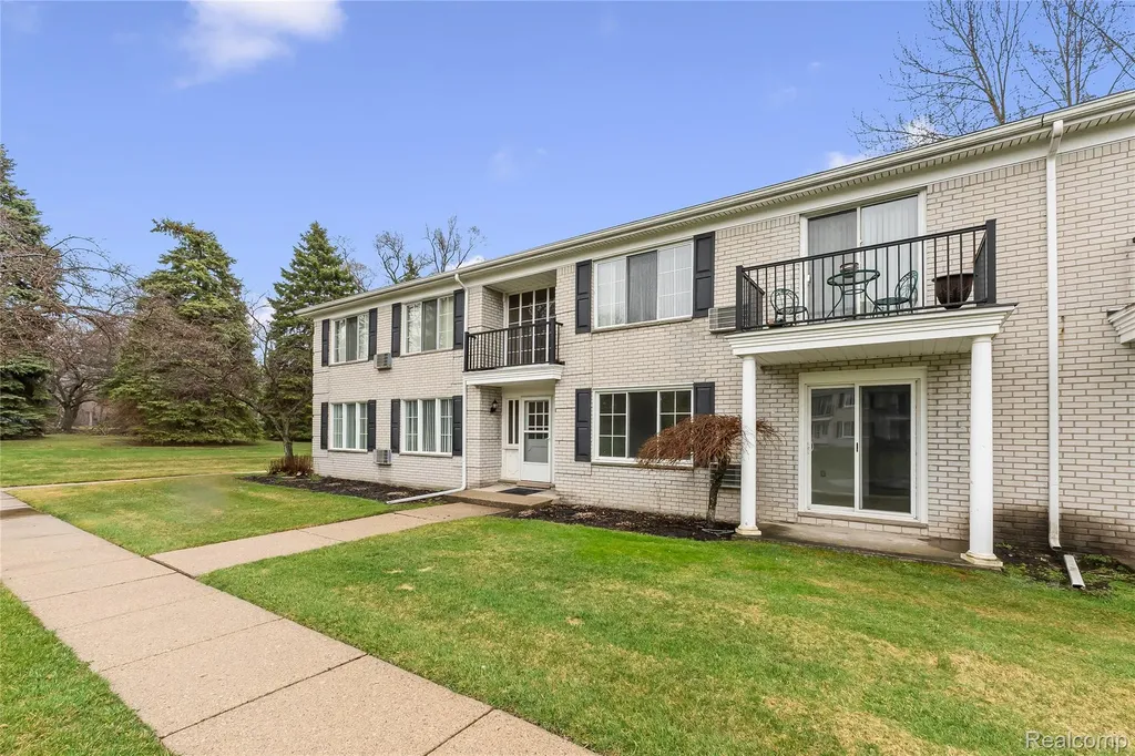 100 W Hickory Grove Road Bloomfield Hills City MI 48304