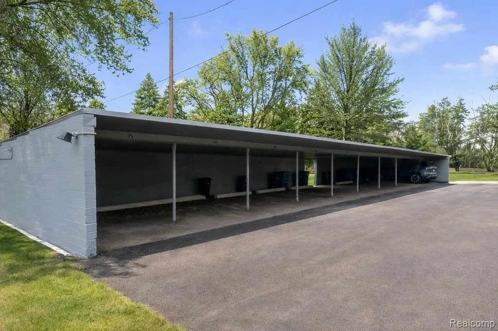 100 W Hickory Grove Road Bloomfield Hills City MI 48304