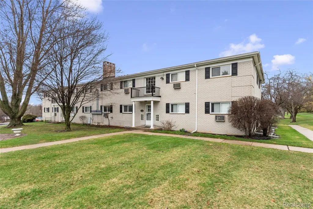 100 W Hickory Grove Road Bloomfield Hills City MI 48304