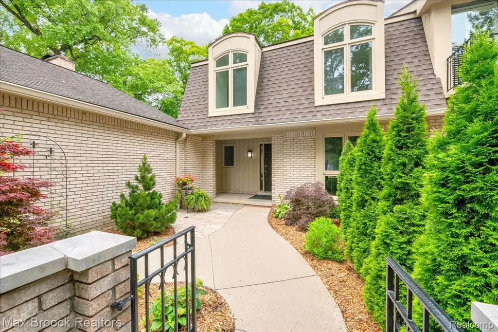 1106 Hillpointe Circle Bloomfield Hills City MI 48304