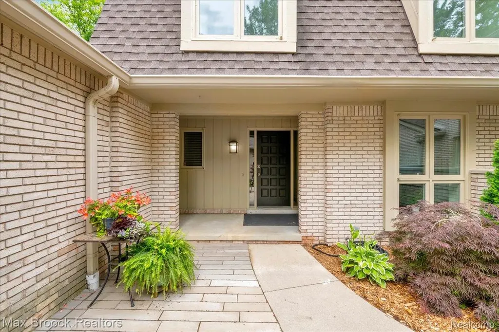 1106 Hillpointe Circle Bloomfield Hills City MI 48304