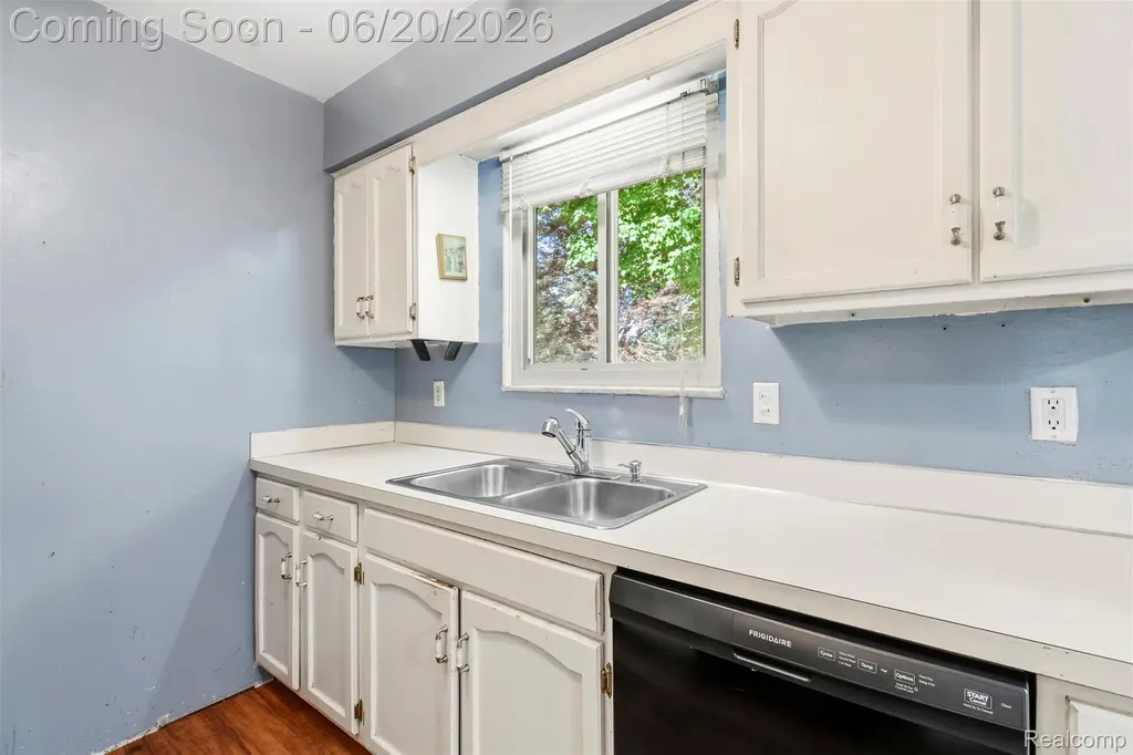 309 Windy Bluff Flushing City MI 48433