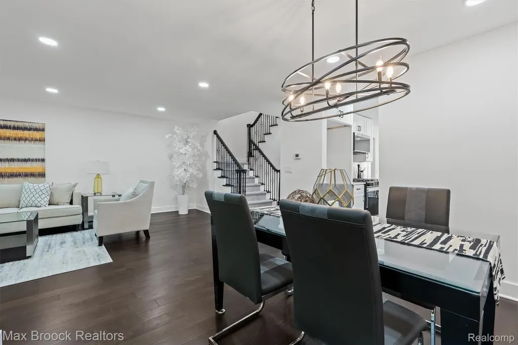 1135 Ivyglen Circle Bloomfield Charter Township MI 48304
