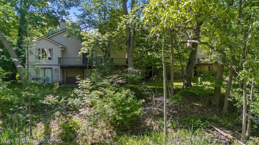 1135 Ivyglen Circle Bloomfield Charter Township MI 48304