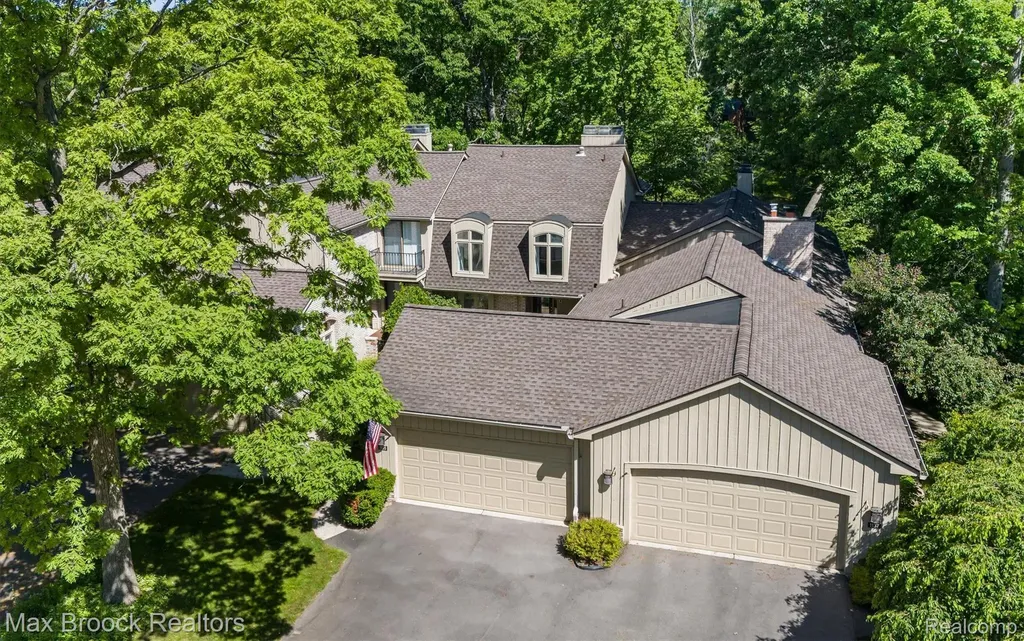 1135 Ivyglen Circle Bloomfield Charter Township MI 48304