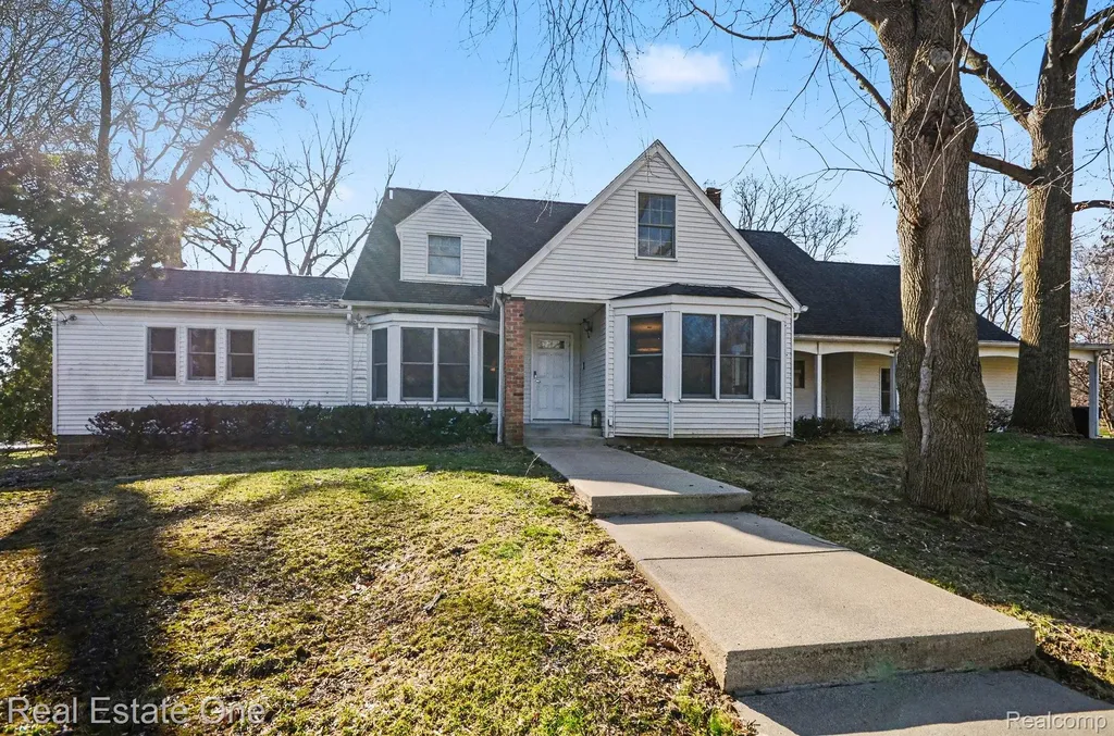 5840 Inkster Road West Bloomfield Charter Township MI 48323