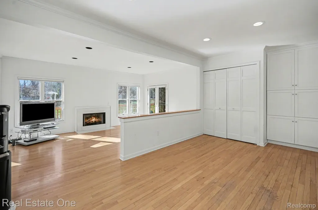 5840 Inkster Road West Bloomfield Charter Township MI 48323