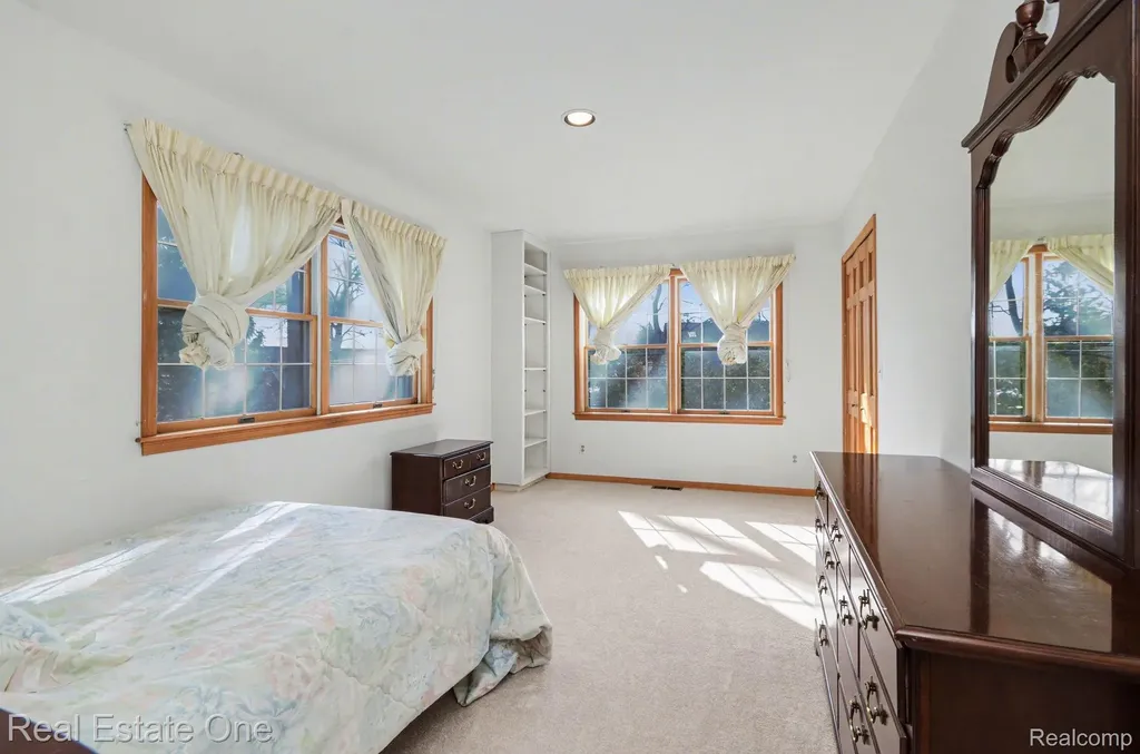 5840 Inkster Road West Bloomfield Charter Township MI 48323