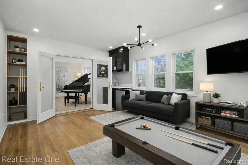 5840 Inkster Road West Bloomfield Charter Township MI 48323