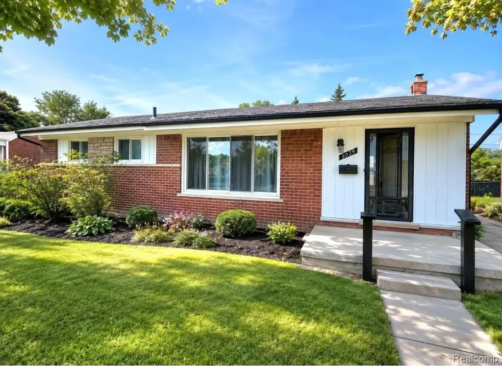 3039 Pearl Avenue Warren City MI 48091