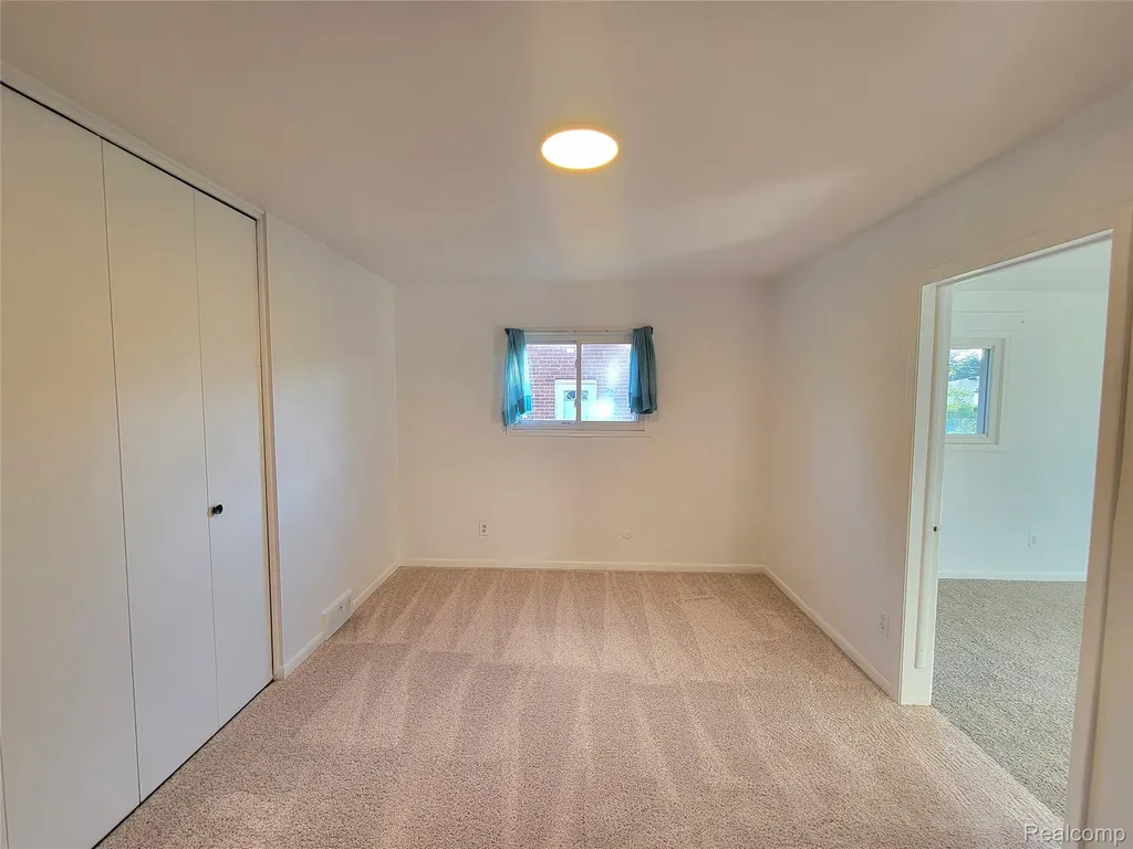 3039 Pearl Avenue Warren City MI 48091