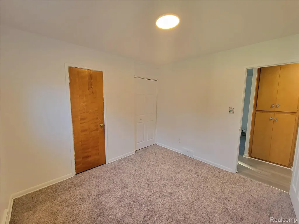 3039 Pearl Avenue Warren City MI 48091