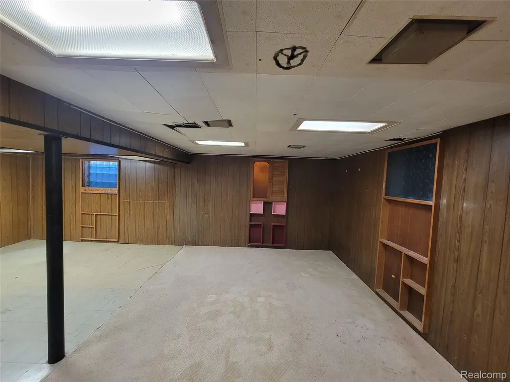 3039 Pearl Avenue Warren City MI 48091