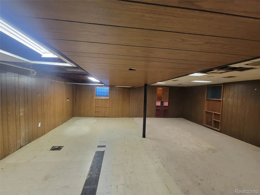 3039 Pearl Avenue Warren City MI 48091