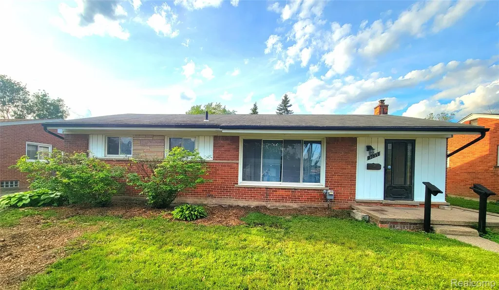 3039 Pearl Avenue Warren City MI 48091