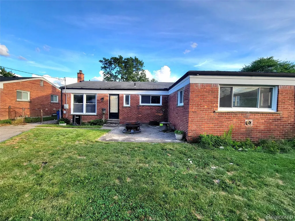 3039 Pearl Avenue Warren City MI 48091