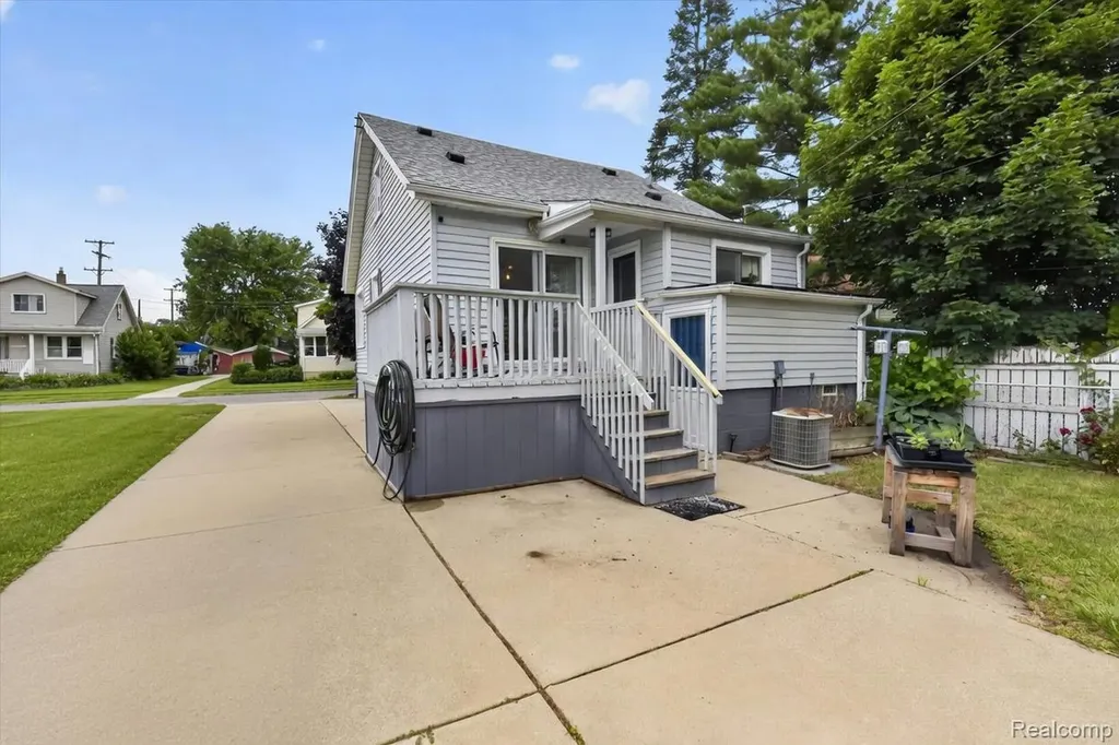 1871 7th Street Wyandotte City MI 48192