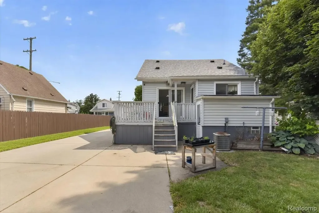 1871 7th Street Wyandotte City MI 48192