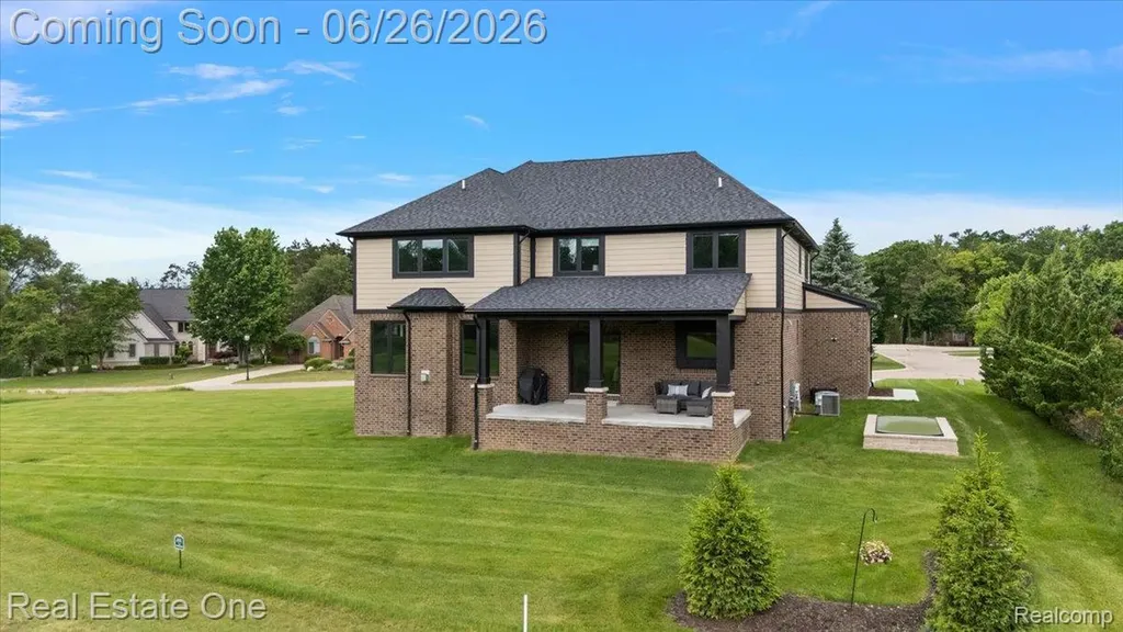 1721 Royal Birkdale Drive Oxford Charter Township MI 48371