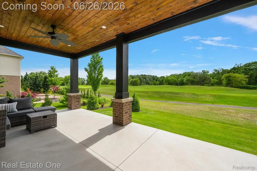 1721 Royal Birkdale Drive Oxford Charter Township MI 48371