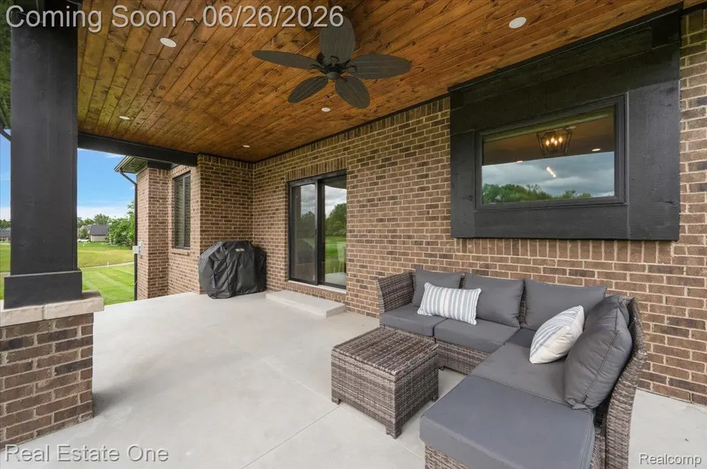 1721 Royal Birkdale Drive Oxford Charter Township MI 48371