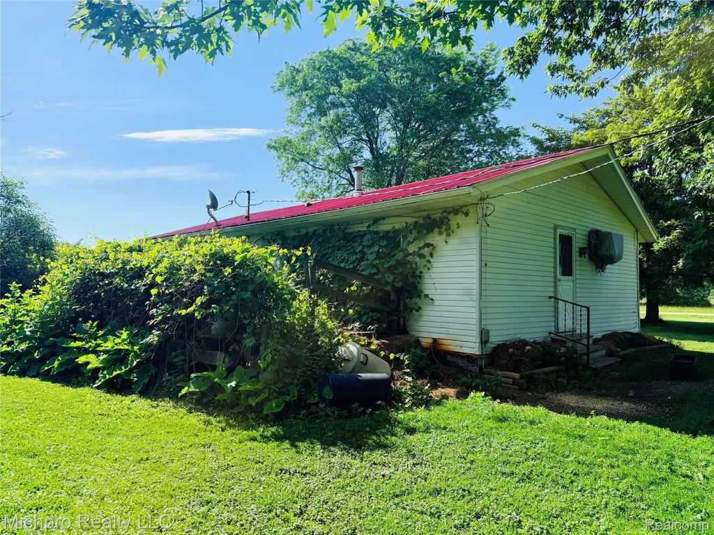 11438 Hill Road Riley Township MI 48041