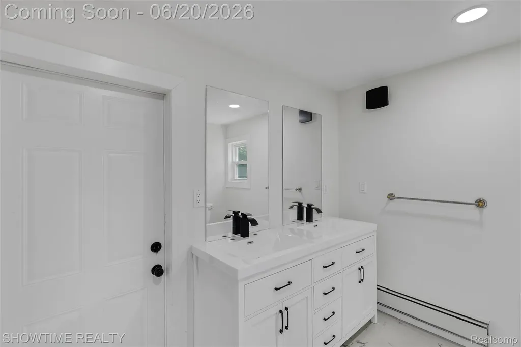14854 10 Mile Road Warren City MI 48089