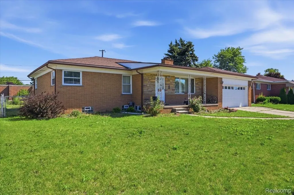 8565 Potomac Street Center Line City MI 48015