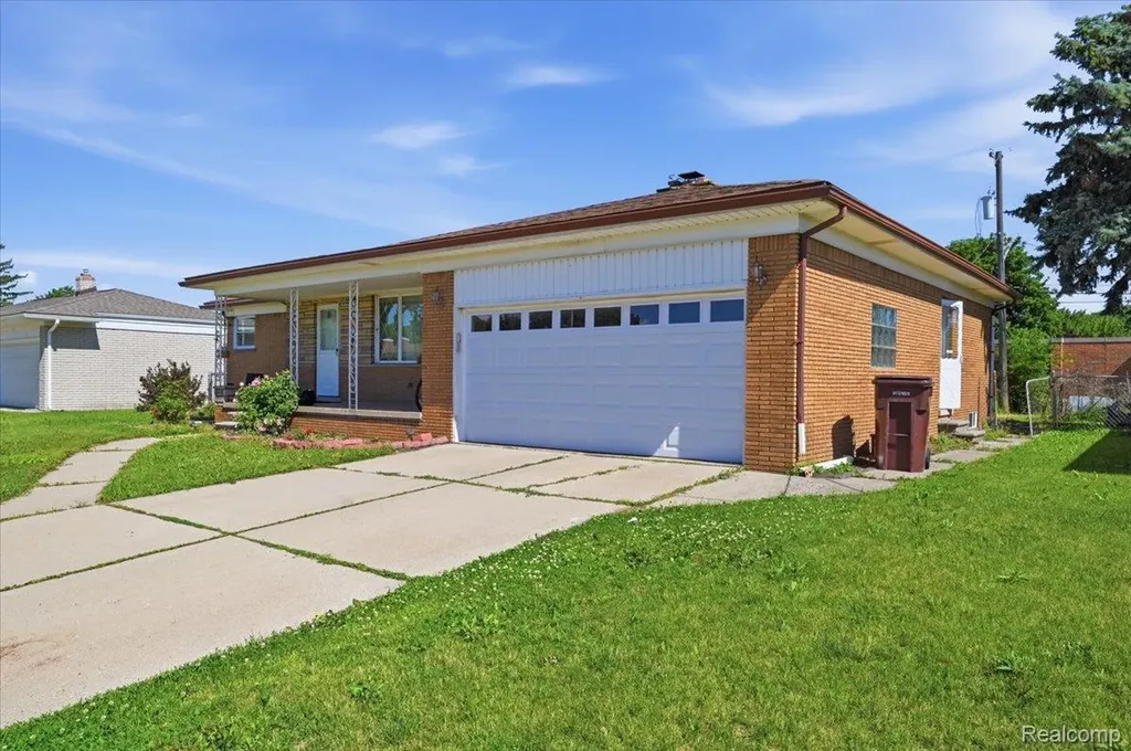 8565 Potomac Street Center Line City MI 48015