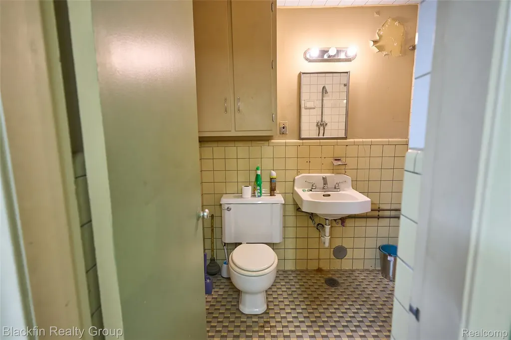 15410 Harper Avenue Detroit City MI 48224