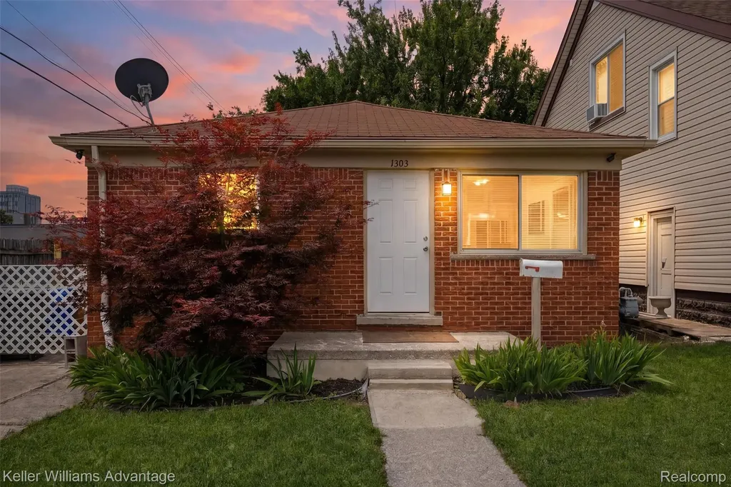 1303 College Avenue Lincoln Park City MI 48146