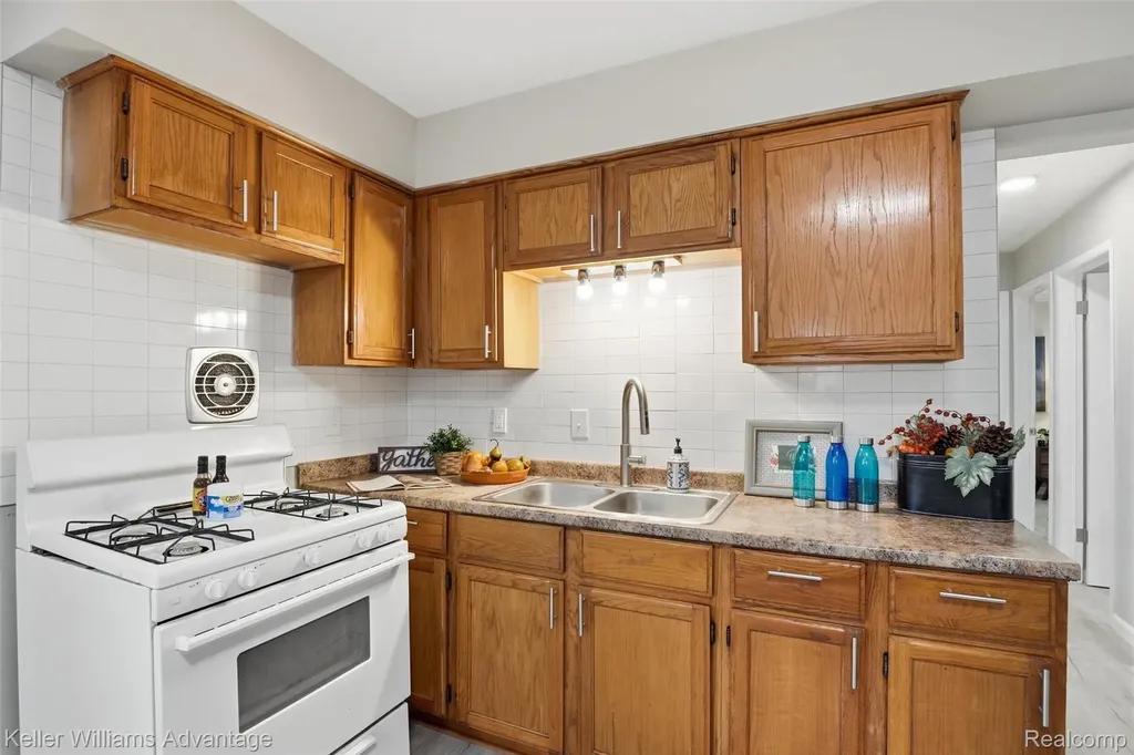 1303 College Avenue Lincoln Park City MI 48146