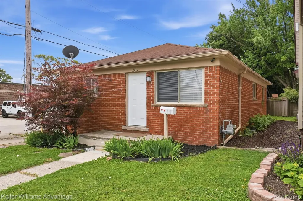 1303 College Avenue Lincoln Park City MI 48146