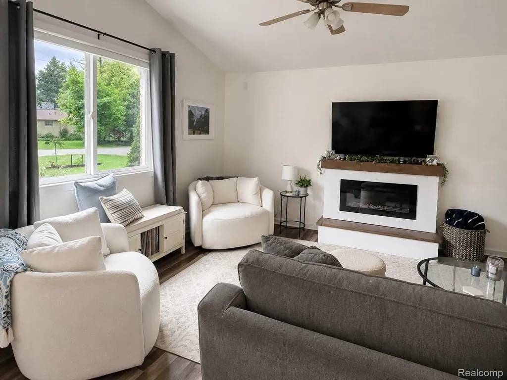 4097 Chenlot Lane Waterford Charter Township MI 48328