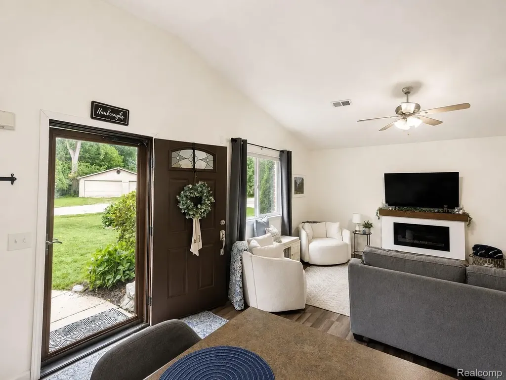 4097 Chenlot Lane Waterford Charter Township MI 48328