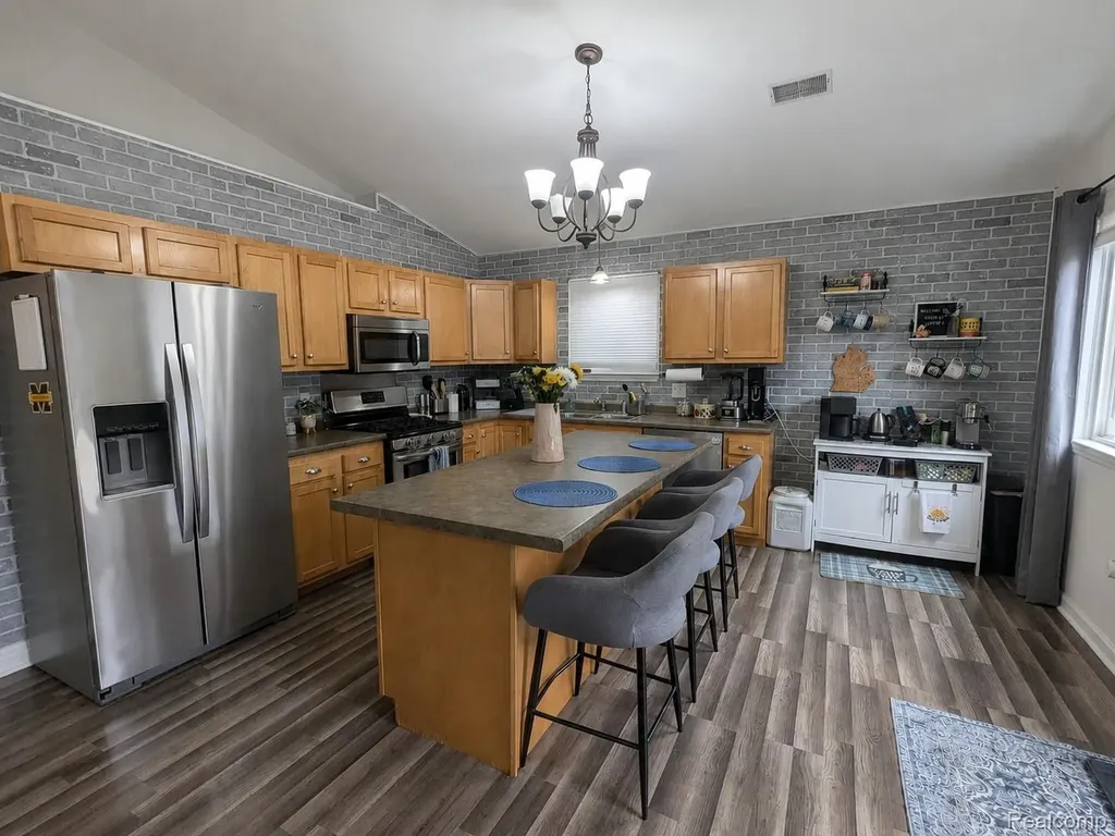 4097 Chenlot Lane Waterford Charter Township MI 48328