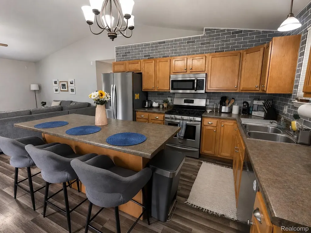 4097 Chenlot Lane Waterford Charter Township MI 48328