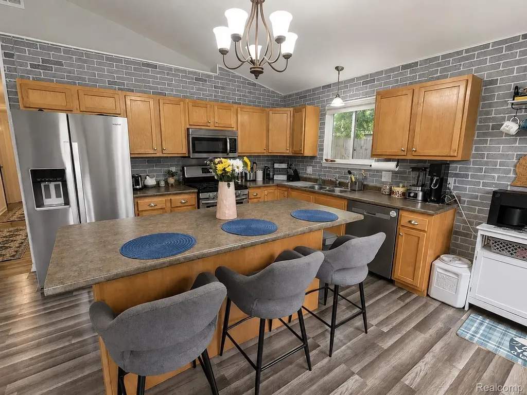 4097 Chenlot Lane Waterford Charter Township MI 48328