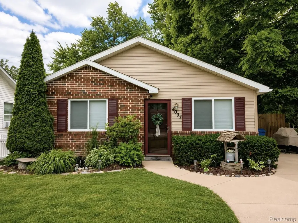 4097 Chenlot Lane Waterford Charter Township MI 48328