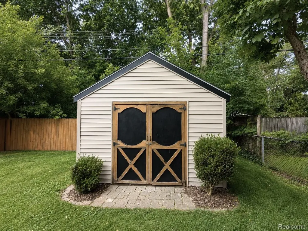 4097 Chenlot Lane Waterford Charter Township MI 48328