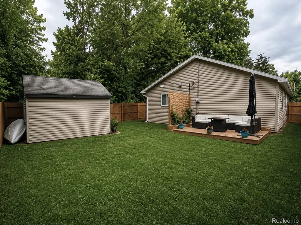4097 Chenlot Lane Waterford Charter Township MI 48328